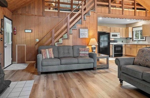 Goodman Cabin | The Red Quarter Cabin - Peaceful Lakeside Retreat