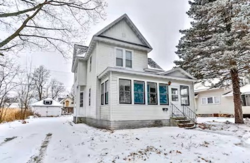 Wausau House | The Relic House - 4+ Bedroom Vintage Experience