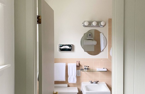 Algoma Hotel | The River Hills Motel - Algoma, WI - Near Door County