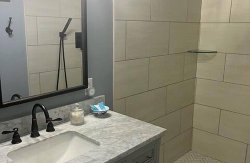 Laurel Bed & Breakfast | The Stinson Suite, Jenny's Downtown Hideaway Bed and Breakfast-The Stinson Suite