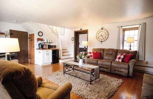 Gap Apartment | The Stone House Between the Streams