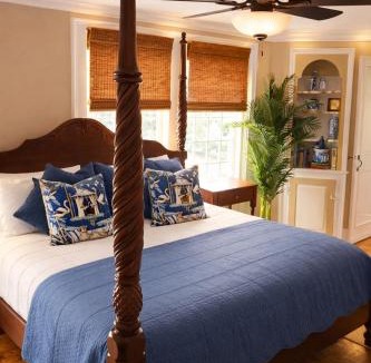 Sandwich House | The Swan 1740 Historic Home