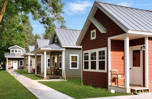 Okoboji House | The Theatre District of Okoboji - The Green Room