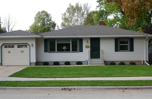 Green Bay House | THE TUNDRA HOUSE IS OPEN! ND vs, WISCONSIN & PACKER SEASON! 1 BLOCK FROM LAMBEAU