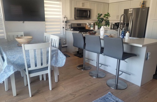 Silver Strand House | The ultimate beach getaway charming 3-bdrm 2-bath home steps from a sandy Beach