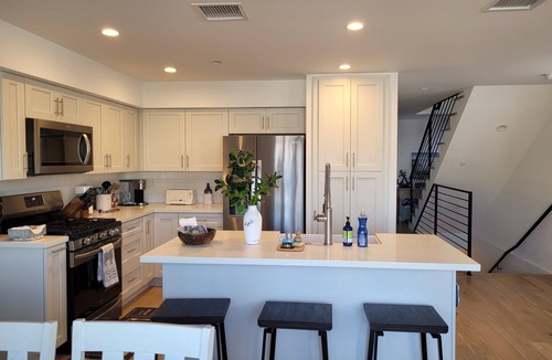 Silver Strand House | The ultimate beach getaway charming 3-bdrm 2-bath home steps from a sandy Beach