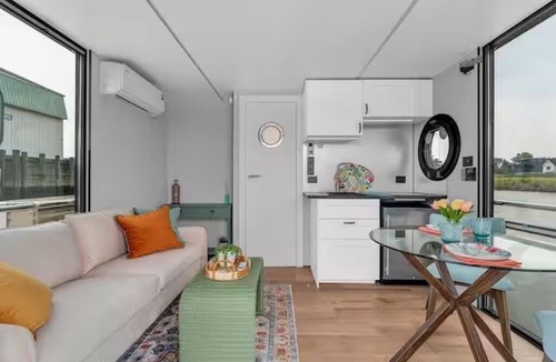 East Greenwich Boat Rental | The Ultimate Luxury Coastal Houseboat Experience at Jodoin Marina -Sleeps 4!