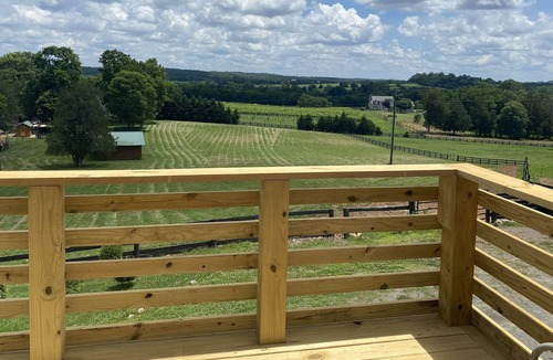 Aldie House | The Vineyard View @M&M Farm