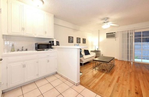 Palms Apartment | The Vinton #3A