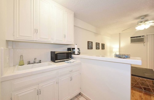 Palms Apartment | The Vinton #3A