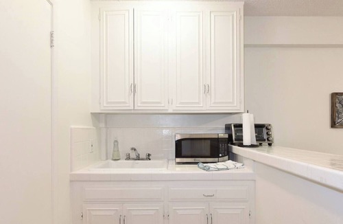 Palms Apartment | The Vinton #3A