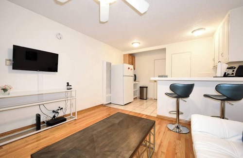 Palms Apartment | The Vinton #3A