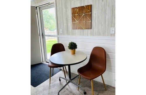Sioux Falls House | THE WEST WOOD | Cozy | Central | Stylish | New