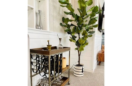 Sioux Falls House | THE WEST WOOD | Cozy | Central | Stylish | New
