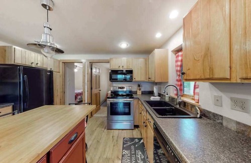 Tomahawk House | The Whispering Pines