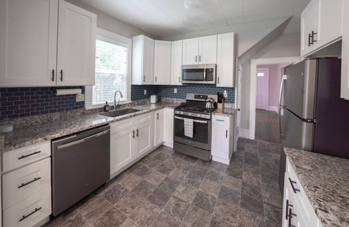 Sioux Falls House | The Ziggy: 4 blocks to DT, families w/pets welcome