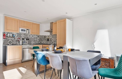 Quartier du Mail Apartment | TheBlueStay 130 - Large Apt in the heart of Paris