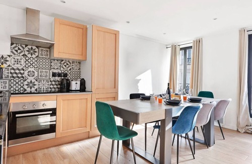 Quartier du Mail Apartment | TheBlueStay 130 - Large Apt in the heart of Paris