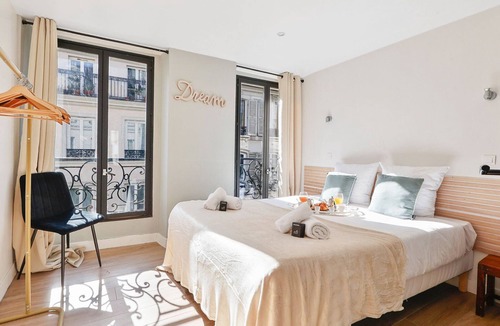 Quartier du Mail Apartment | TheBlueStay 130 - Large Apt in the heart of Paris