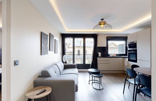 15th Arrondissement Apartment | TheBlueStay 54 - Apt w/A/C near the Eiffel Tower