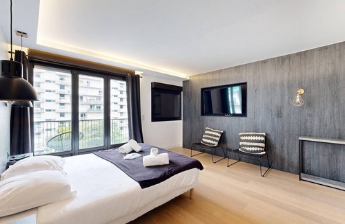 15th Arrondissement Apartment | TheBlueStay 55 - Charming & spacious Apt Paris 15