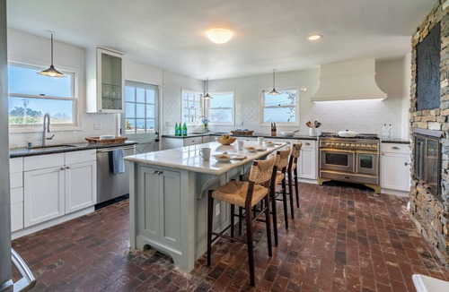 Summerland House | There Perfect Summerland Charmer