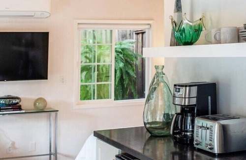 Santa Barbara Cottage | This cottage is a 0 bedroom(s), 1 bathrooms, located in Montecito, CA.