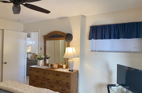 Brewster Condo | This Eaton Village apartment has comfortable décor and a renovated kitchen with newer appliances.