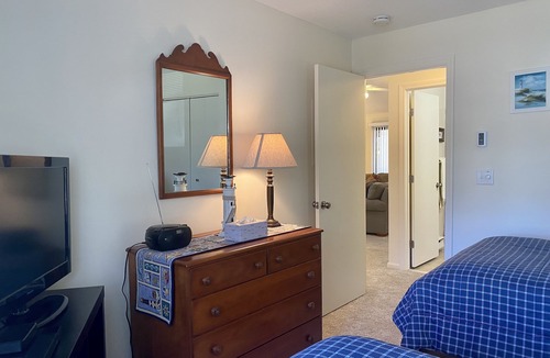 Brewster Condo | This Eaton Village apartment has comfortable décor and a renovated kitchen with newer appliances.