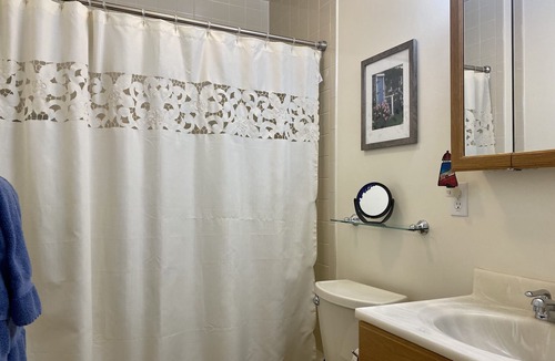 Brewster Condo | This Eaton Village apartment has comfortable décor and a renovated kitchen with newer appliances.