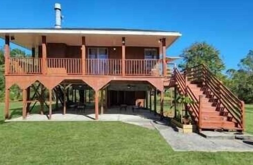 Shoreline Park House | This house is a 3 bedroom(s), 2 bathrooms, located in Bay St. Louis, MS.