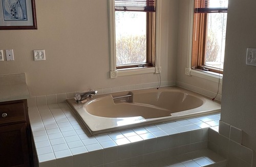 Rapid City Bed & Breakfast | This unit has it all….Centrally located off Hwy 16 near all attractions