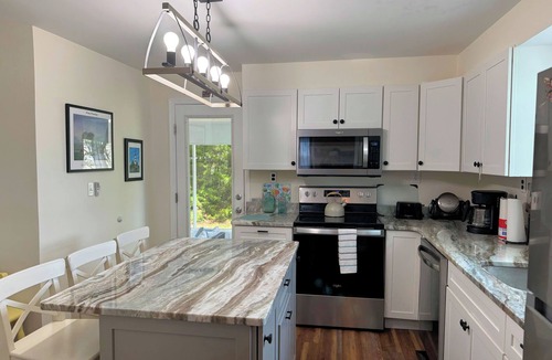 Deep Hole House | Three Pines- Screen Porch - Close to Town - Newly Renovated