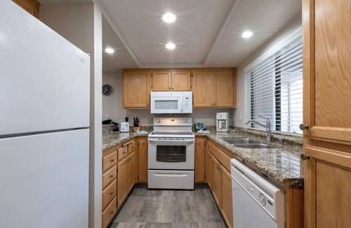 Baristo Hotel | Three-Suite Desert Getaway! Kitchen, Pools & Tennis Court! Free Parking!