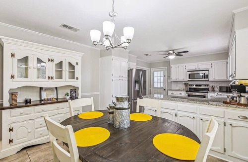 Highlands - Perkins House | Tiger's Den 🐯 4.5 mile to LSU, Games, Sleeps 8