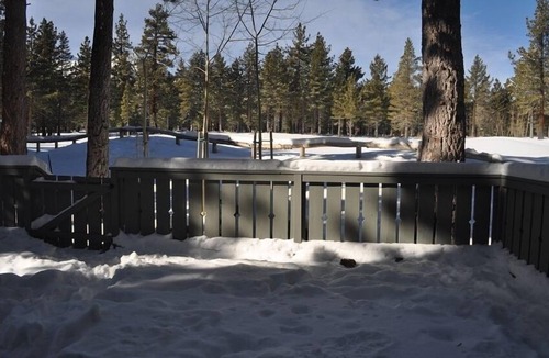 Mammoth Lakes House | Timbers Pet-Friendly Luxury Townhouse on the 18th hole