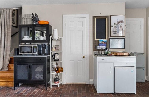 Old Town Alexandria House | Timeless Carriage House Stay in Old Town, Alexandria