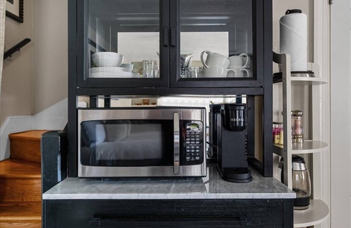 Old Town Alexandria House | Timeless Carriage House Stay in Old Town, Alexandria