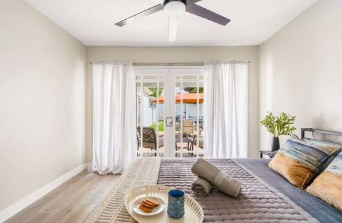 Toluca Lake House | Toluca Lake 4BR Walk to Universal Yard Ping Pong