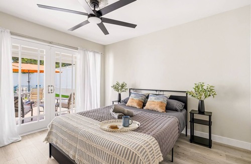 Toluca Lake House | Toluca Lake 4BR Walk to Universal Yard Ping Pong