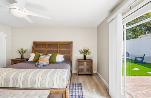 Toluca Lake House | Toluca Lake 4BR Walk to Universal Yard Ping Pong
