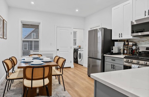 Somerville House | Top Home in Somerville, Walk to T, Free Parking, King Beds, Games