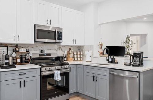 Somerville House | Top Home in Somerville, Walk to T, Free Parking, King Beds, Games