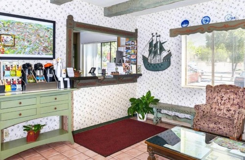 Solvang House | Top Pick! 3 Family-Friendly Units w/ FREE BFast, Stroll Around Sunny Fields Park