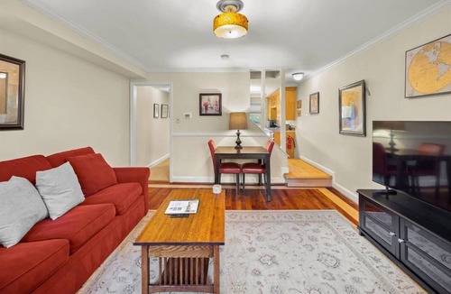 Capitol Hill Apartment | Top Two Floors - Vet Owned - 3 blocks to Capitol