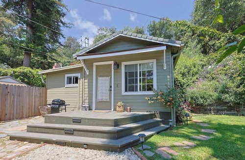 Fernwood House | Topanga 1BR Bungalow | Canyon Views + Loft | C&C