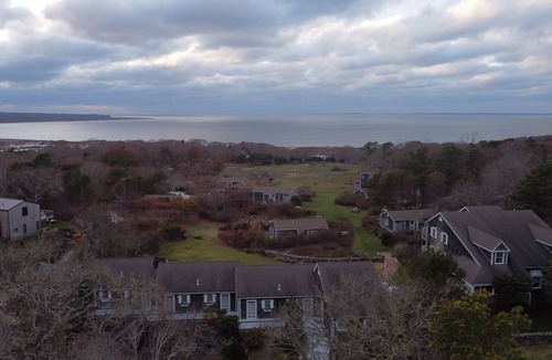 Menemsha Cottage | Topside Cottage with private beach access!