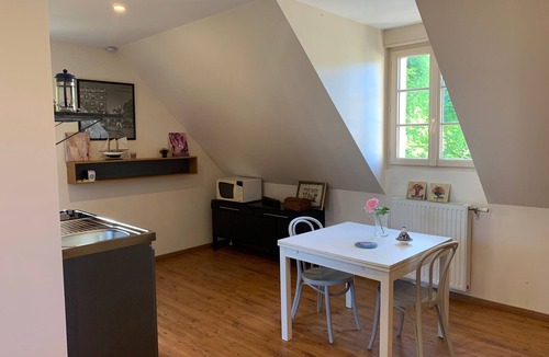 Senlis House | Totally independent studio on the second floor of the house