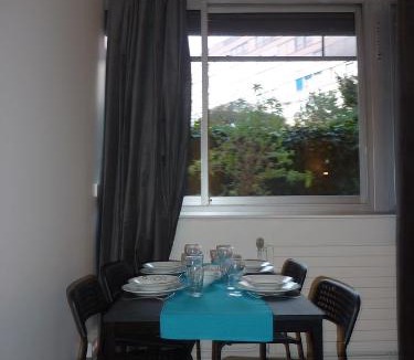 15th Arrondissement Apartment | Tour Eiffel Grenelle