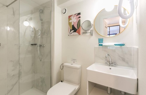 Passy Apartment | Tour Eiffel - Nicolo 13: cosy apartment for 2